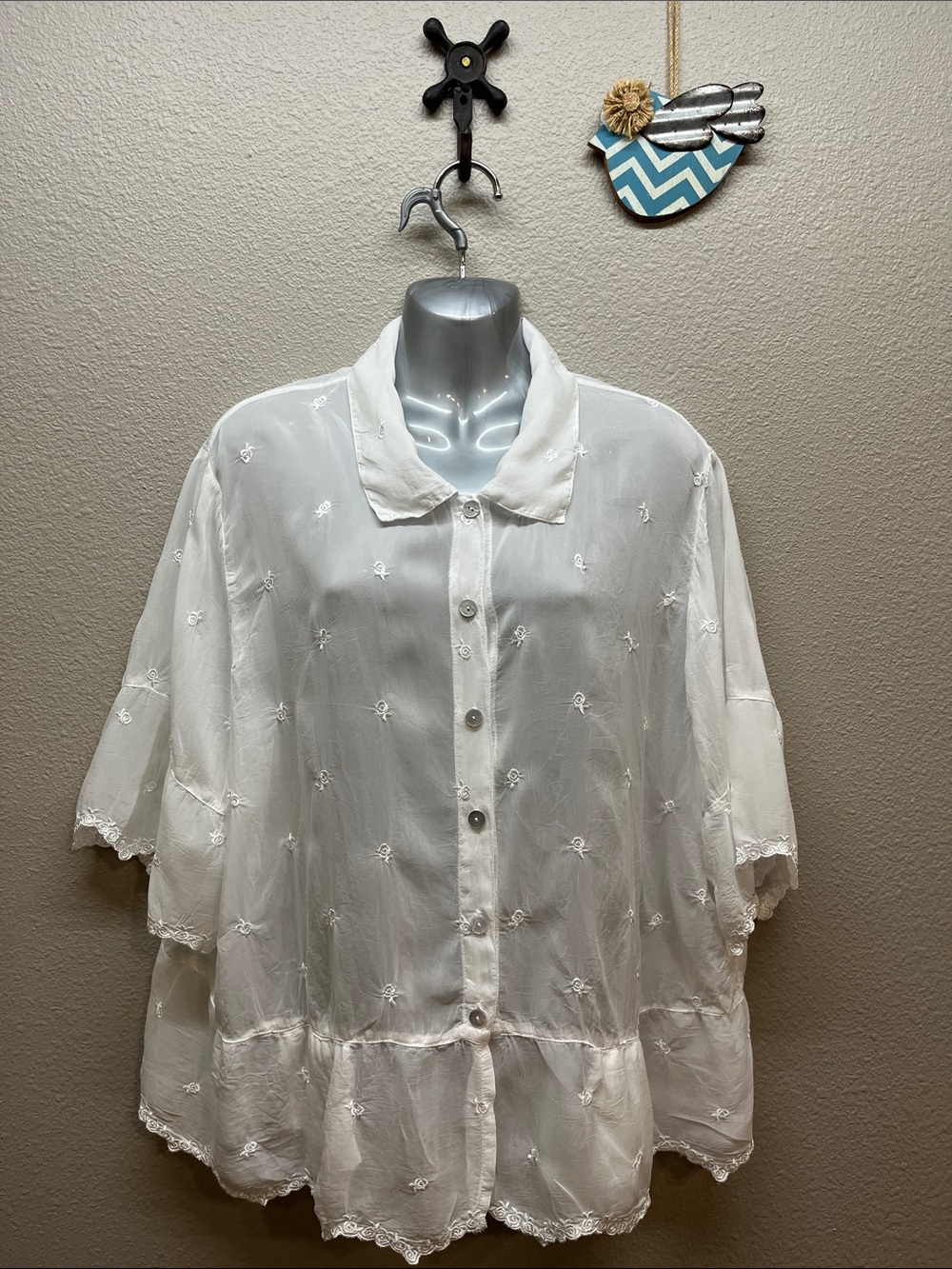 Johnny was white sheer button up blouse size 1X